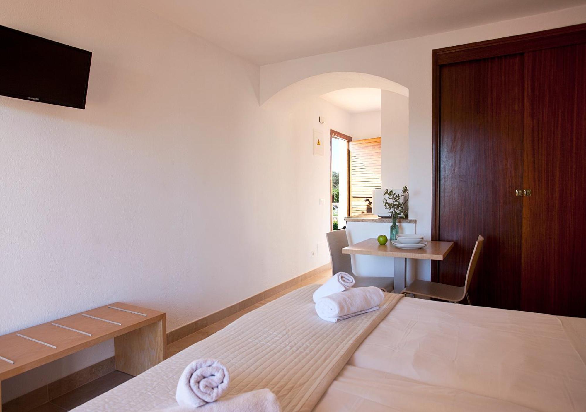 Apartamentos Sol Romántica by DOT Suites Cala Romàntica Habitación foto